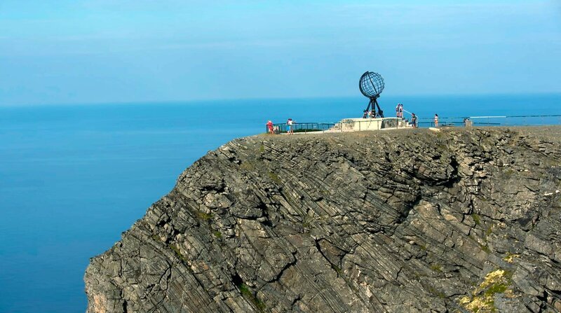 30 Grad am Norkap: In Zeiten des Klimawandels wird es auch im hohen Norden schon mal sehr heiß. – Bild: BR/​Miramedia/​NDR/​Elke Bille/​Elke Bille