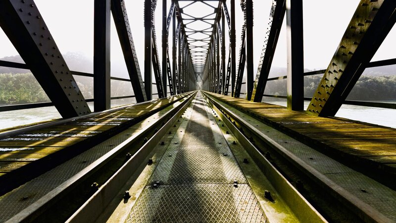 Austria,Passau,View of old railway bridge – Bild: Tuned_In /​ Getty Images/​iStockphoto /​ ThinkstockPhotos-483105450 /​ Westend61 /​ Mel Stuart