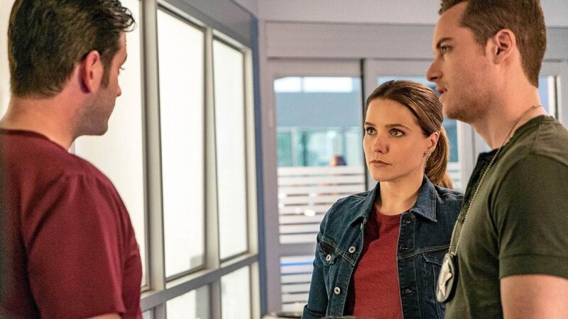 V.l.: Connor Rhodes (Colin Donnell) Erin Lindsay (Sophia Bush), Jay Halstead (Jesse Lee Soffer) – Bild: Foto: RTL /​ 2017 NBCUniversal All Rights Reserved