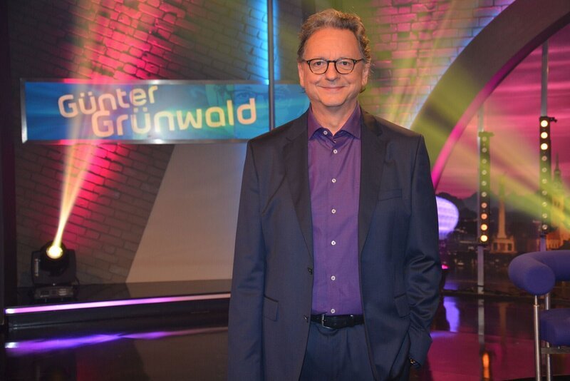 Günter Grünwald zeigt sich in Bestform: Urkomisch, bissig und mit der richtigen Prise Grant! Die Kultfiguren Bamberger, Joe Waschl und Bonzo sorgen in der ersten Folge für richtig gute Laune. Es gibt außerdem ein Wiedersehen mit der chaotischen Außenreporterin Veronika Bergmann. – Bild: Helmut Milz /​ BR