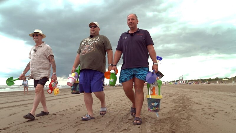 Horst (li.), Micha und Sascha (re.) wollen einen Wettbewerb im Sandburgenbau organisieren – Bild: RTL Zwei