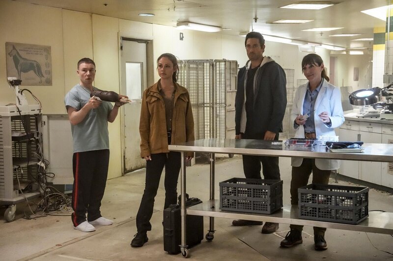 (v.l.n.r.) Jane Tennant (Vanessa Lachey); Jesse Boone (Noah Mills); Carla Chase (Seana Kofoed) – Bild: Karen Neal