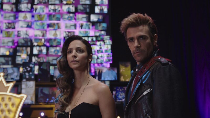 Zari (Tala Ashe, l.); Constantine (Matt Ryan, r.) – Bild: DC /​ Warner Bros. Ent. Inc. All Rights Reserved.