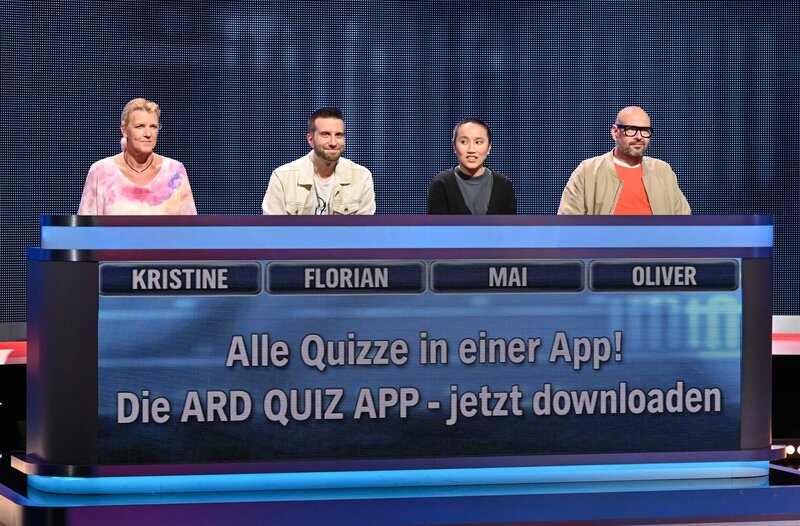 Die Kandidat:innen (v.l.n.r.): Kristine Petersen, Florian Plaaß, Mai Nguyen und Oliver Müller. – Bild: ARD/​Uwe Ernst
