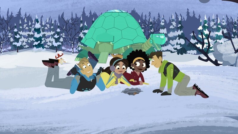 (V.li.) Chris, Stella, Chloe und Martin beobachten das tierische Treiben unter der Schneedecke. – Bild: SUPER RTL