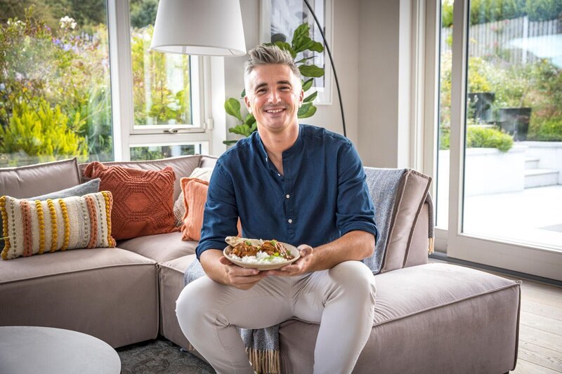 Donal Skehan +++ Die Verwendung des sendungsbezogenen Materials ist nur mit dem Hinweis und Verlinkung auf RTL+ gestattet. +++ – Bild: RTL /​ Appetite Media /​ Entspannte Wochenendküche