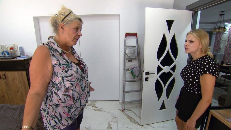 Bevor es wieder zurück nach Deutschland geht, hofft Estefania auf Zeit zu zweit mit Freund Ali. Doch Mutter Sylvia hat anderes im Kopf.. – Bild: RTLZWEI