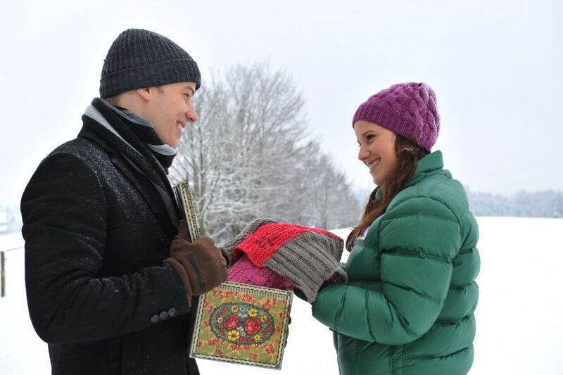 Martin (David Paryla, l.); Kira (Mareike Lindenmeyer, r.) – Bild: ARD /​ Ann Paur