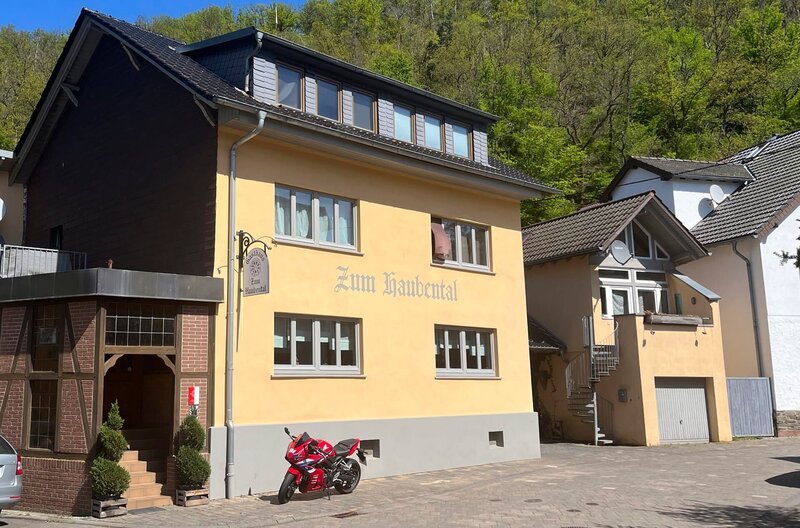 Das Restaurant „Zum Haubental“ wurde unter die 50 besten Dorfgasthäuser Hessens gewählt. – Bild: HR