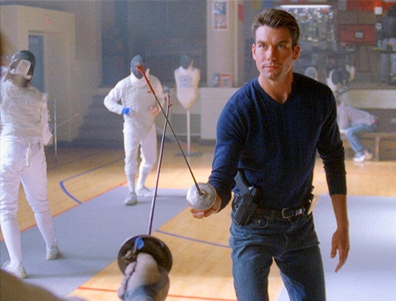 Angarde! Detective Woodrow Hoyt (Jerry O’Connell) will einem Mörder eine Lektion erteilen. – Bild: Nitro