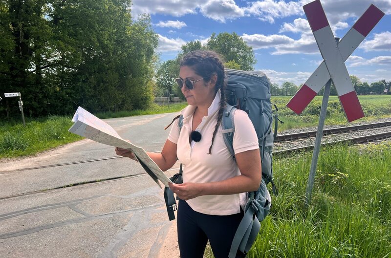 Der kürzeste Weg ist nicht immer der einfachste: Vanessa Kossen muss sich entscheiden. – Bild: NDR