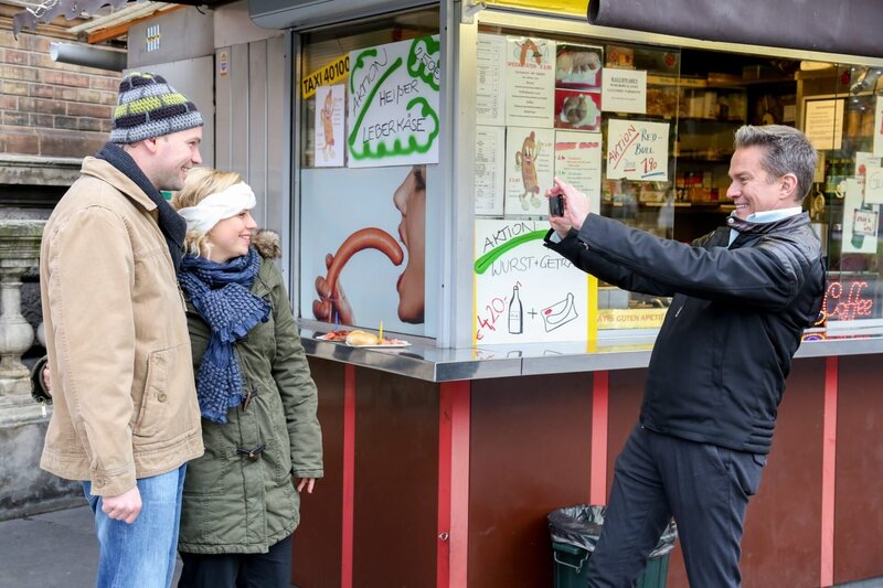 Im Bild (v.li.): Thomas Stipsits, Katharina Straßer, Alfons Haider. – Bild: ORF/​DOR Film/​Günther Pichlkostner