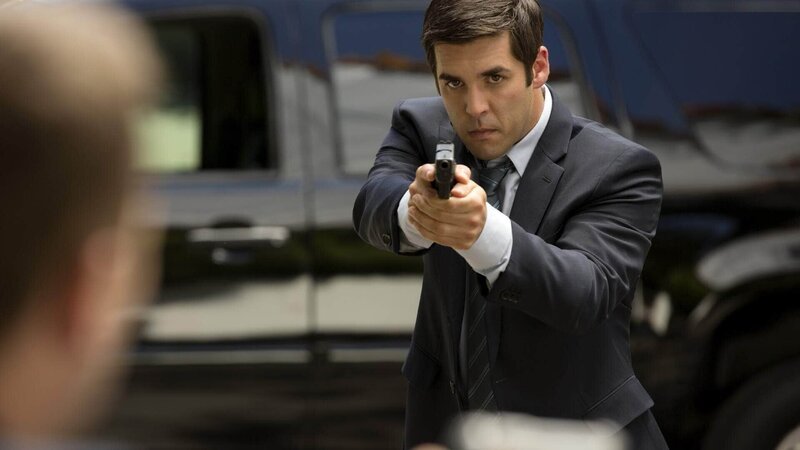Es überschlagen sich die Ereignisse während der Ermittlungen: Auf wen zielt Frankie Rizzoli (Jordan Bridges)? – Bild: RTL /​ Warner Bros.