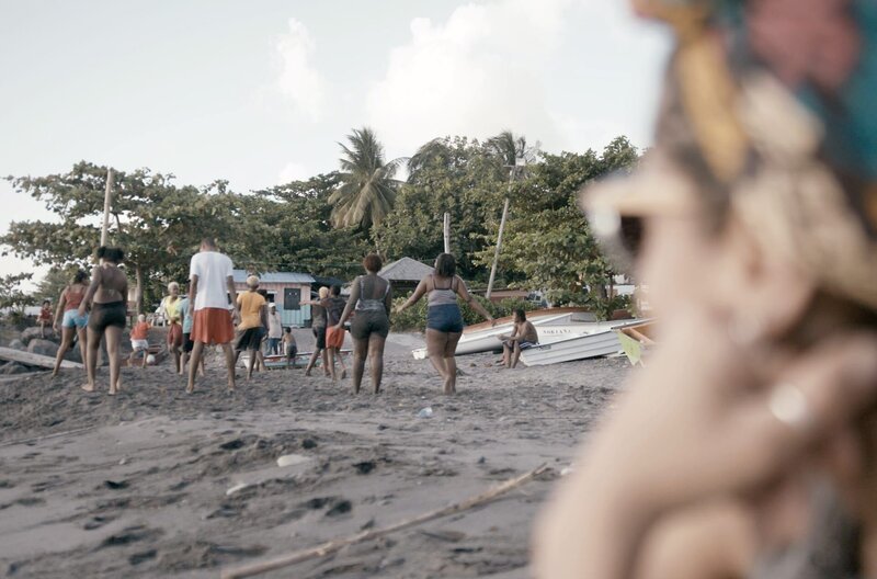 Während auf Martinique einige wenige Weiße nach wie vor Privilegien genießen, ist die Mehrheit der Menschen von gesellschaftlicher Teilhabe ausgeschlossen. – Bild: Weltrecorder
