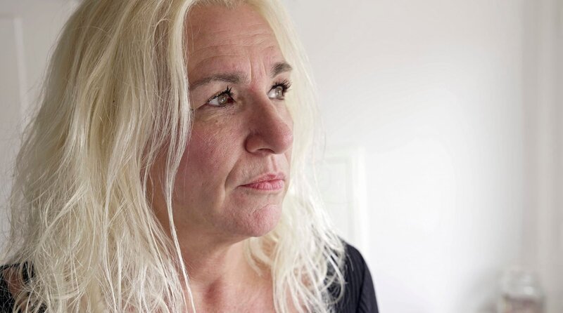 Britta möchte, nach der Scheidung von ihrem ex-Mann, ganz neu Anfangen und sich mit einem Kaffeewagen Selbständig machen. – Bild: HR