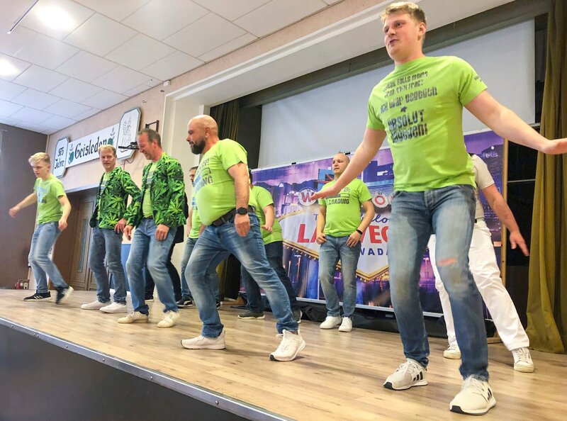 Das Männerballett vom Geisleder Karnevalsverein bereitet ein neues Programm vor: „Team Hangover“. – Bild: MDR/​Heike Opitz