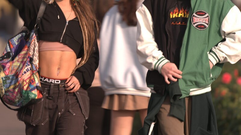 In der Pubertät befinden sich Jugendliche im Hormontaumel, heißt es. Doch eine neue Studie zeigt: Junge Leute haben heute weniger und später Sex als noch vor zwanzig Jahren. – Bild: Tiemo Fenner / ZDF und Tiemo Fenner In der Pubertät befinden sich Jugendliche im Hormontaumel, heißt es. Doch eine neue Studie zeigt: Junge Leute haben heute weniger und später Sex als noch vor zwanzig Jahren. – Bild: Tiemo Fenner / ZDF und Tiemo Fenner