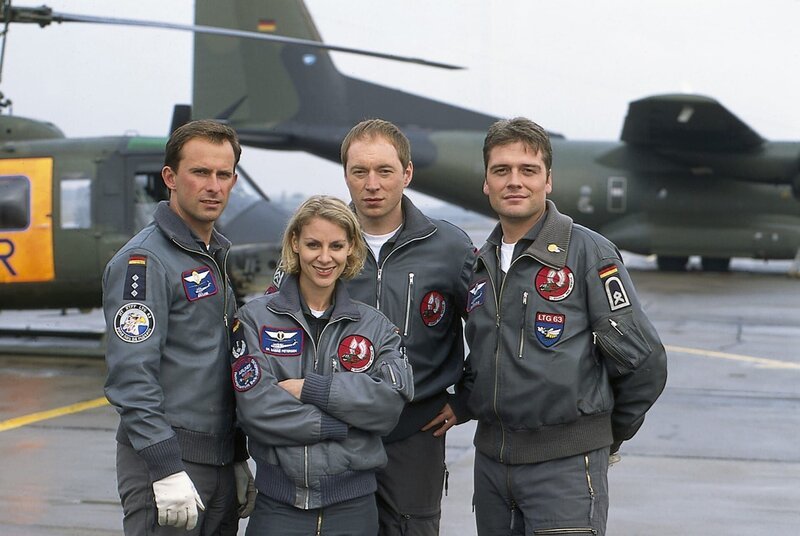 Das Rettungsflieger-Team mit Jens Blank (Nicolas König), Sabine Petersen (Marlene Marlow), Paul Reinders (Rainer Sellien) und Jan Wollcke (Oliver Hörner). – Bild: ZDF