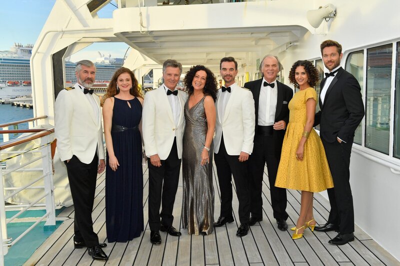 Von links: Martin Grimm (Daniel Morgenroth), Clara Philipp (Anja Antonowicz) Dr. Sander (Nick Wilder), Hanna Liebhold (Barbara Wussow), Max Parger (Florian Silbereisen), Rolf Maraun (Wolfgang Fierek), Prinzessin Lilani (Michaela Saba) und Lennart Albers (Tommy Schlesser). – Bild: ZDF