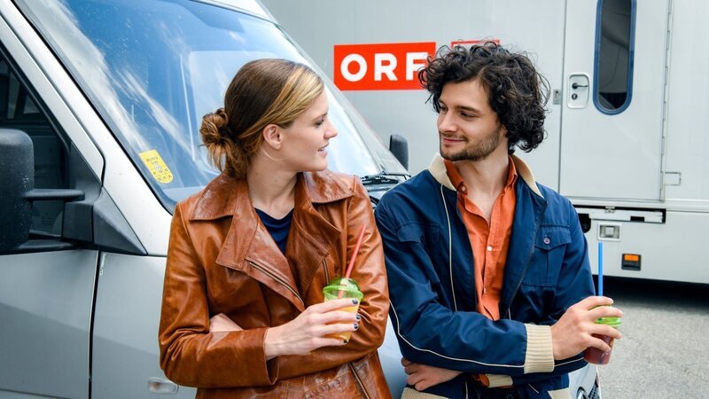 Sophie Mitterndorfer (Miriam Fussenegger), Lukas Jaric (Aaron Karl). – Bild: ORF/​Hubert Mican