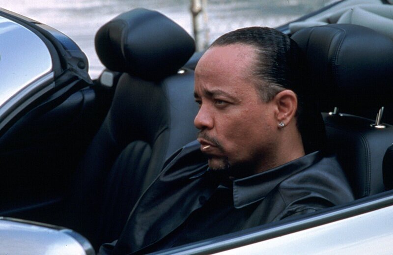 Jogger entdecken im Central Park die schrecklich zugerichtete Leiche einer Frau. Es handelt sich um eine Medizinerin, die hauptsächlich mit HIV-positiven Menschen arbeitete. Detective Odafin Tutuola (Ice-T) und seine Kollegen suchen den Mörder. – Bild: TVNOW /​ NBC