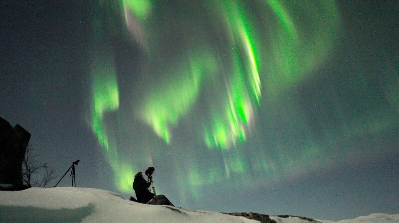 Kamerateam filmt die Aurora, Northern Sweden – Bild: phoenix/​ZDF/​BBC