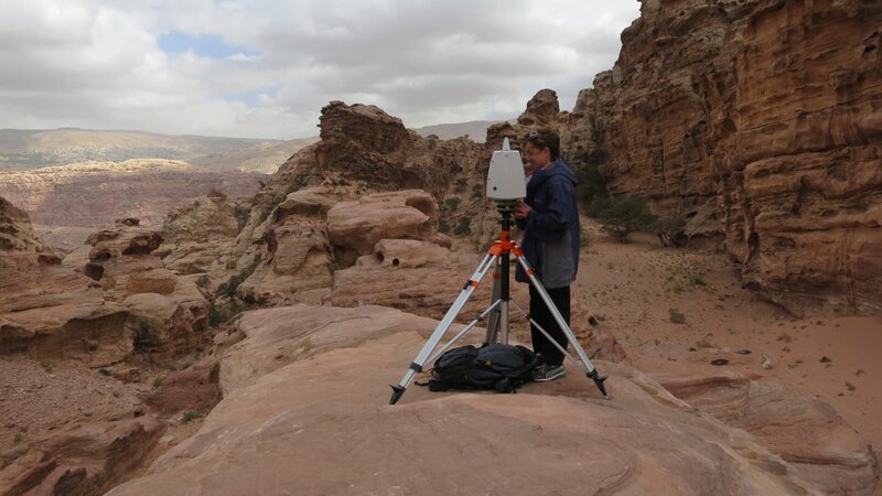 Petra, Ma’an, Jordanien – Caitlin Stevens scannt Petra, Jordanien, mit dem Kurzstreckenscanner C10. – Bild: The National Geographic Channel