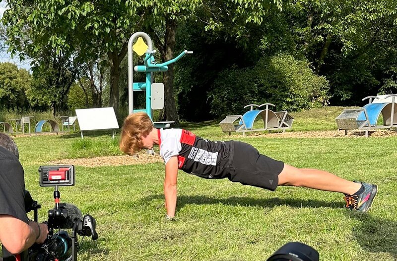 Szene aus der Reportage „Superstoff Östrogen – Mehr Power, mehr Balance, mehr Spaß?“. – Bild: HR