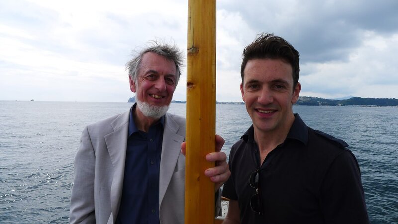 Bay of Pozzuoli, Italy – Joe Crowley and Professor Peter Wiseman at the Bay of Pozzuoli. – Bild: NGC /​ National Geographic Channels /​ NGC /​ National Geographic Channels