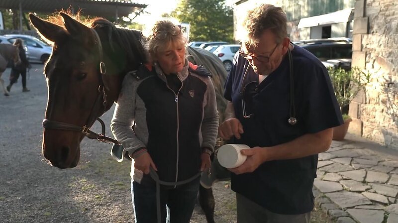 Dr Herbert Dreesen (r.) – Bild: SAT.1 GOLD