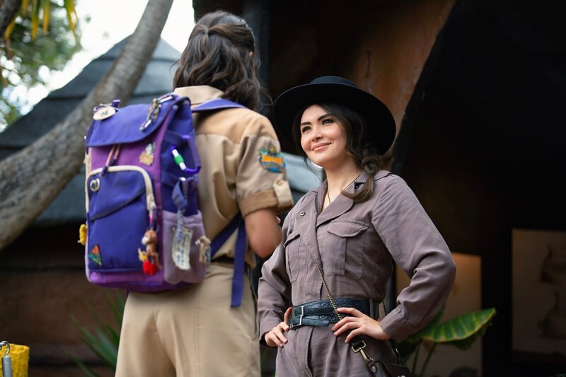 v.li.: Dora (Samantha Lorraine) und Camila (Daniella Pineda) – Bild: PABLO ARELLANO SPATARO / NICKELODEON v.li.: Dora (Samantha Lorraine) und Camila (Daniella Pineda) – Bild: PABLO ARELLANO SPATARO / NICKELODEON