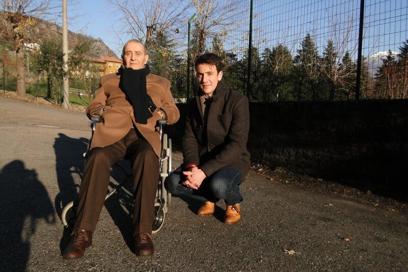 Mezzegra, Lake Como, Italy – Presenter Joe Crowley with Bruno Lonati, who claims to have shot Mussolini under orders from the British Secret Service. – Bild: National Geographic Channels