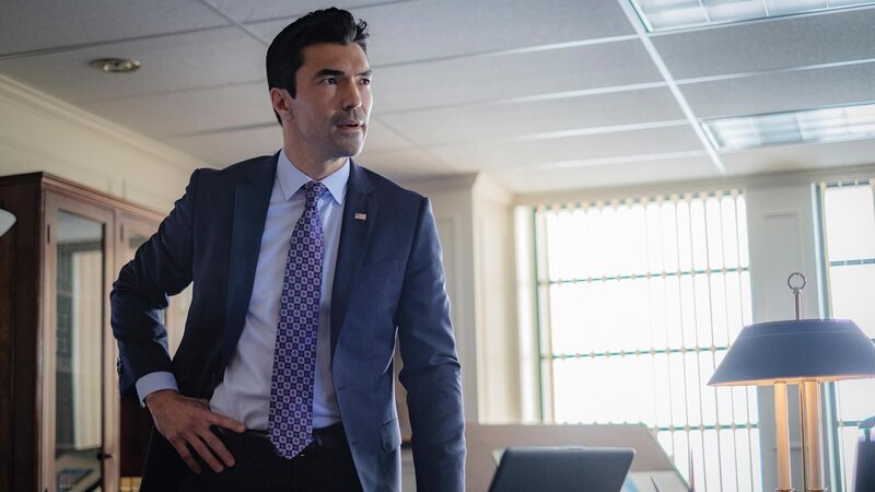 Harris (Ian Anthony Dale) – Bild: CBS Broadcasting, Inc.