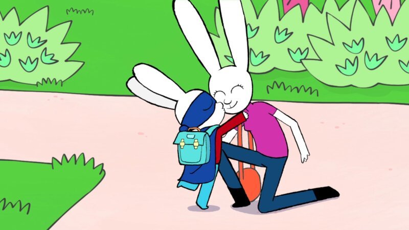 Simon (l.) ist überglücklich, dass seine Mama (r.) ihm erlaubt hat, im Superhasen-Kostüm zur Schule zu gehen. – Bild: ZDF