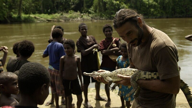 Hazen holding a baby crocodile which he later released. – Bild: NGC Europe Limited