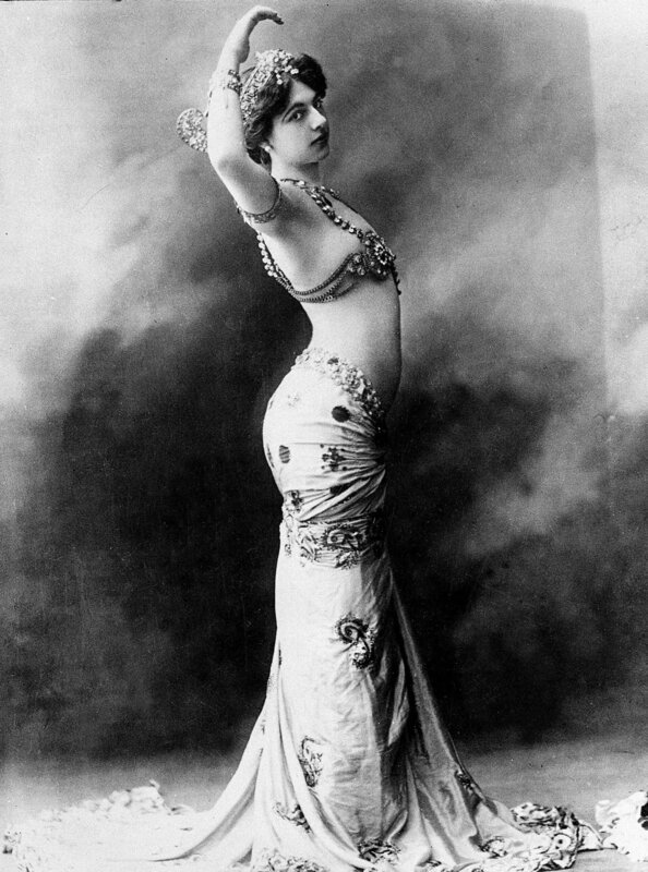 Mata Hari – eine Legende: Die erotische Tänzerin gerät im Ersten Weltkrieg zwischen die Fronten, spioniert sowohl für Frankreich als auch für das Deutsche Reich. – Bild: ZDF und AP