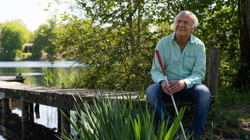 Claus Angerbauer am Weßlinger See. – Bild: BR/​Marie Wald