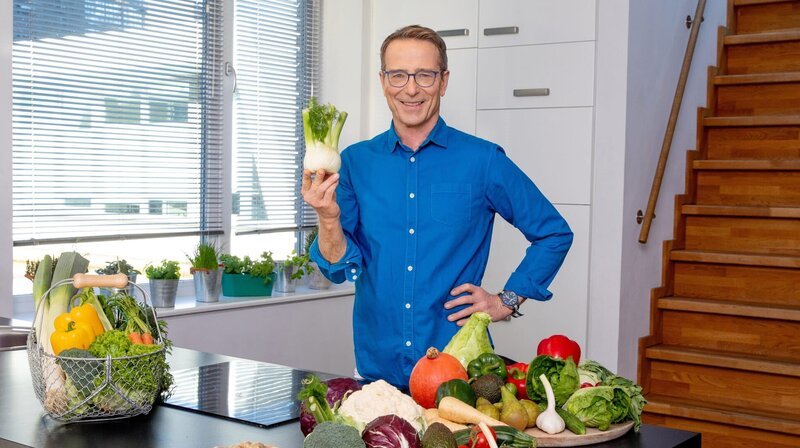 Ernährungs-Doc Matthias Riedl. – Bild: NDR /​ Claudia Timmann