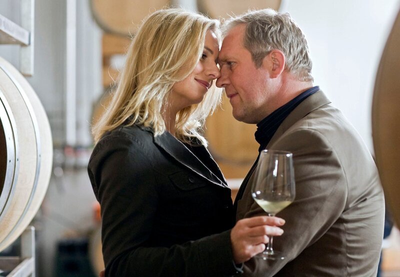 15 Uhr im Ersten. Nach einigen heftigen, beruflichen wie privaten Turbulenzen finden Thomas (Harald Krassnitzer, r.) und Claudia (Susanne Michel, l.) letztendlich doch wieder zueinander. – Bild: ARD/​ORF/​Georg Bodenstein /​ Credit: ARD/​ORF/​Georg Bodenstein, Source: ARD Programmdirektion, © ARD/​ORF/​Georg Bodenstein – Verwendung gemäß der AGB im engen inhaltlichen, redaktionellen Zusammenhang mit genannter ARD/​ORF-Sendung