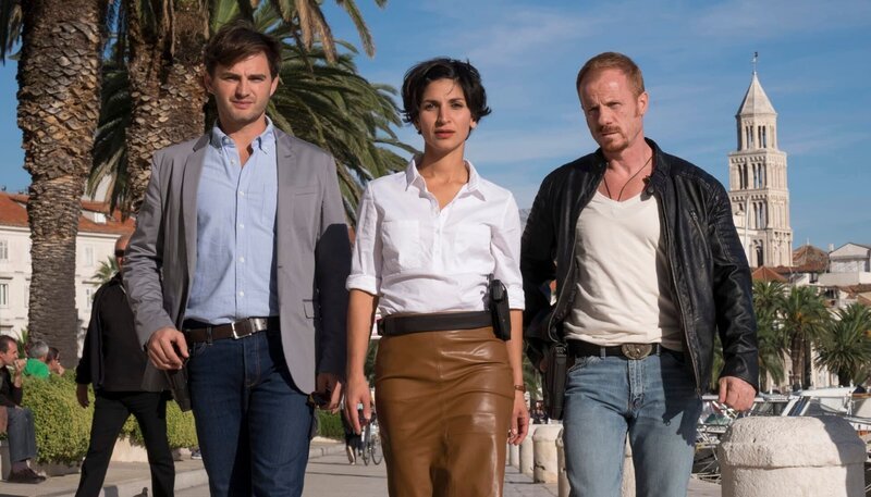 Das Team der Mordkommission von Split: Branka Marić (Neda Rahmanian) mit ihren Kollegen Emil Perica (Lenn Kudrjawizki) und Borko Vucevic (Kasem Hoxha). – Bild: ARD Degeto/​Erika Hauri