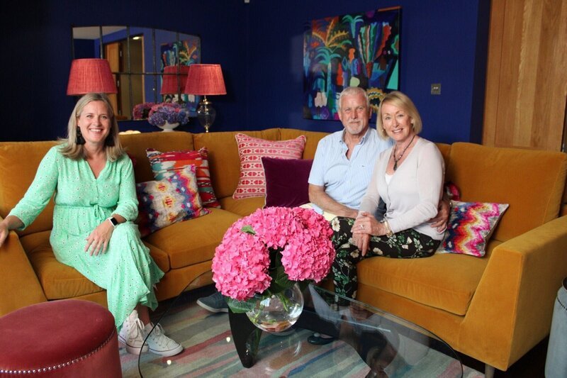 V.l.: Sophie Robinson, John, Lesley – Bild: Cineflix