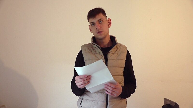 Pascal hat einen wichtigen Termin, der seine berufliche Zukunft betrifft. Der 23-Jährige hat eine Gehbehinderung und sich deshalb bei seinem Hausarzt um ein Attest gekümmert, das ihm eine eingeschränkte Arbeitskraft bescheinigt. – Bild: RTLZWEI – Recht zum Abdruck/​Darstellung zeitlich/​sachlich beschränkt auf die Bewerbung der Sendung