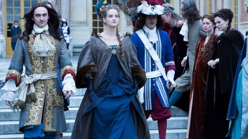Louis XIV (George Blagden), Henriette (Noémie Schmidt) – Bild: WDR/​Tibo & Anouchka/​Capa Drama/​Zodiak Fiction/​Incendo/​Canal+