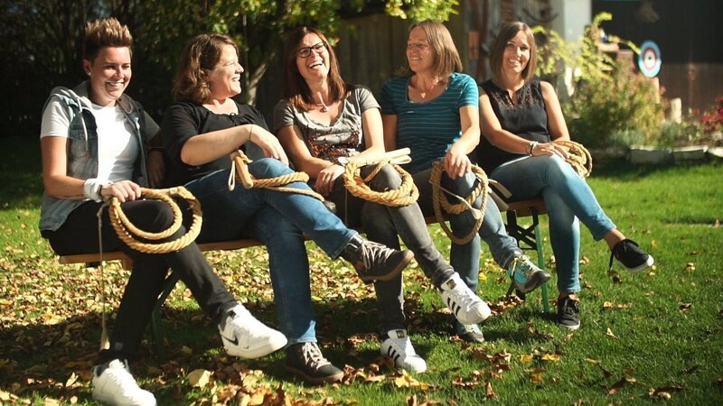 Von links: Julia Sahliger, Marion Schneider, Andrea Götzenberger, Christa Häberlein und Alexandra Miehling. – Bild: BR/​south & browse GmbH