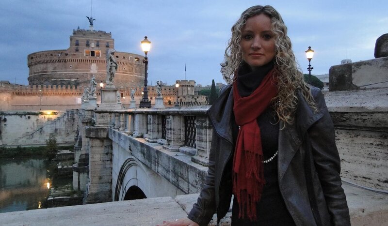 Ponte Sant’Angelo, Rom, Italien – Suzannah Lipscomb an der Engelsbrücke, Rom. – Bild: National Geographic