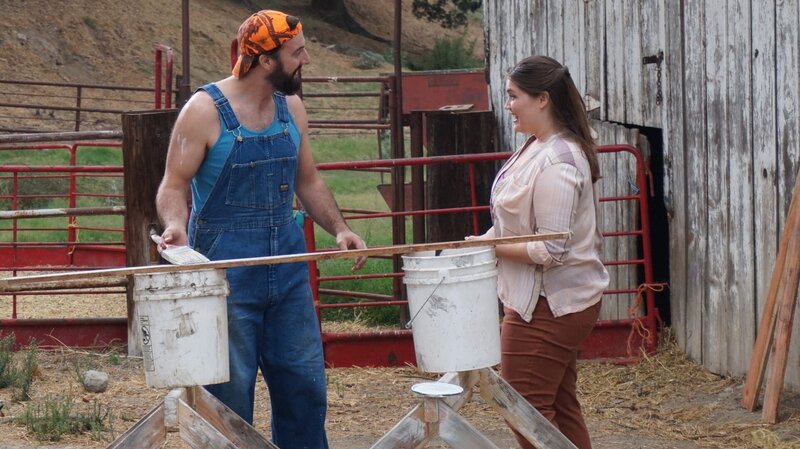 Lisa telling Dennis she is pregnant. – Bild: Discovery Communications