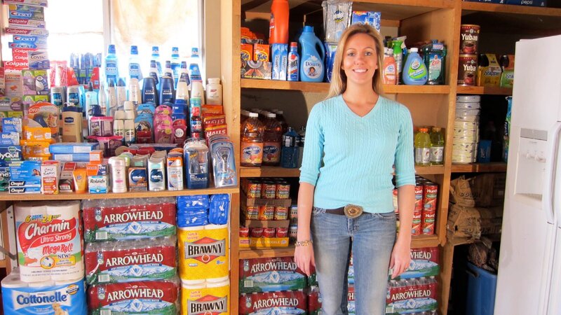 Jessica Hacker with stock pile. – Bild: TLC /​ Discovery Communications