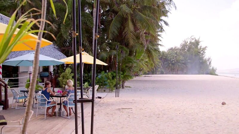 Whitney hat für eine Saison als Rettungsschwimmerin auf Saipan im Westpazifik gearbeitet und sich dabei in die Insel der Nördlichen Marianen verliebt. – Bild: Tanja Bachetzky /​ HGTV