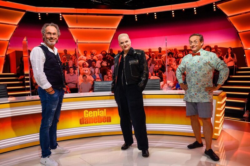 (v.l.n.r.) Hugo Egon Balder; Hella von Sinnen; Wigald Boning – Bild: SAT.1