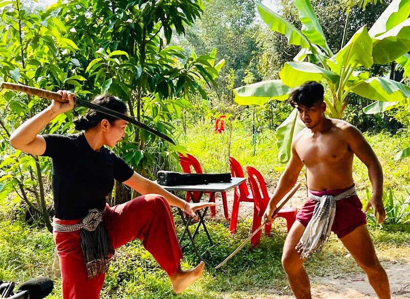 Sin Sieve Sen und Teven Say trainieren die Khmer-Kampfkunst Bokator bei der fast alles erlaubt ist. – Bild: Martin Schach